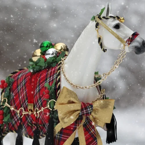 Breyer Traditional 2026 Holiday Horse-Holiday Homecoming - Image 4