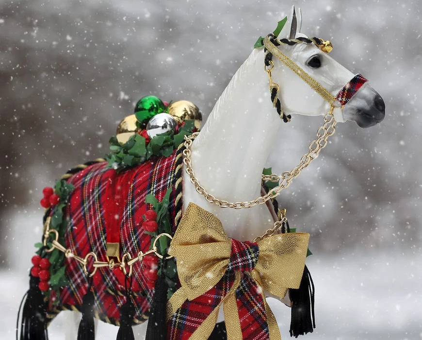 Breyer Traditional 2026 Holiday Horse-Holiday Homecoming - Image 4